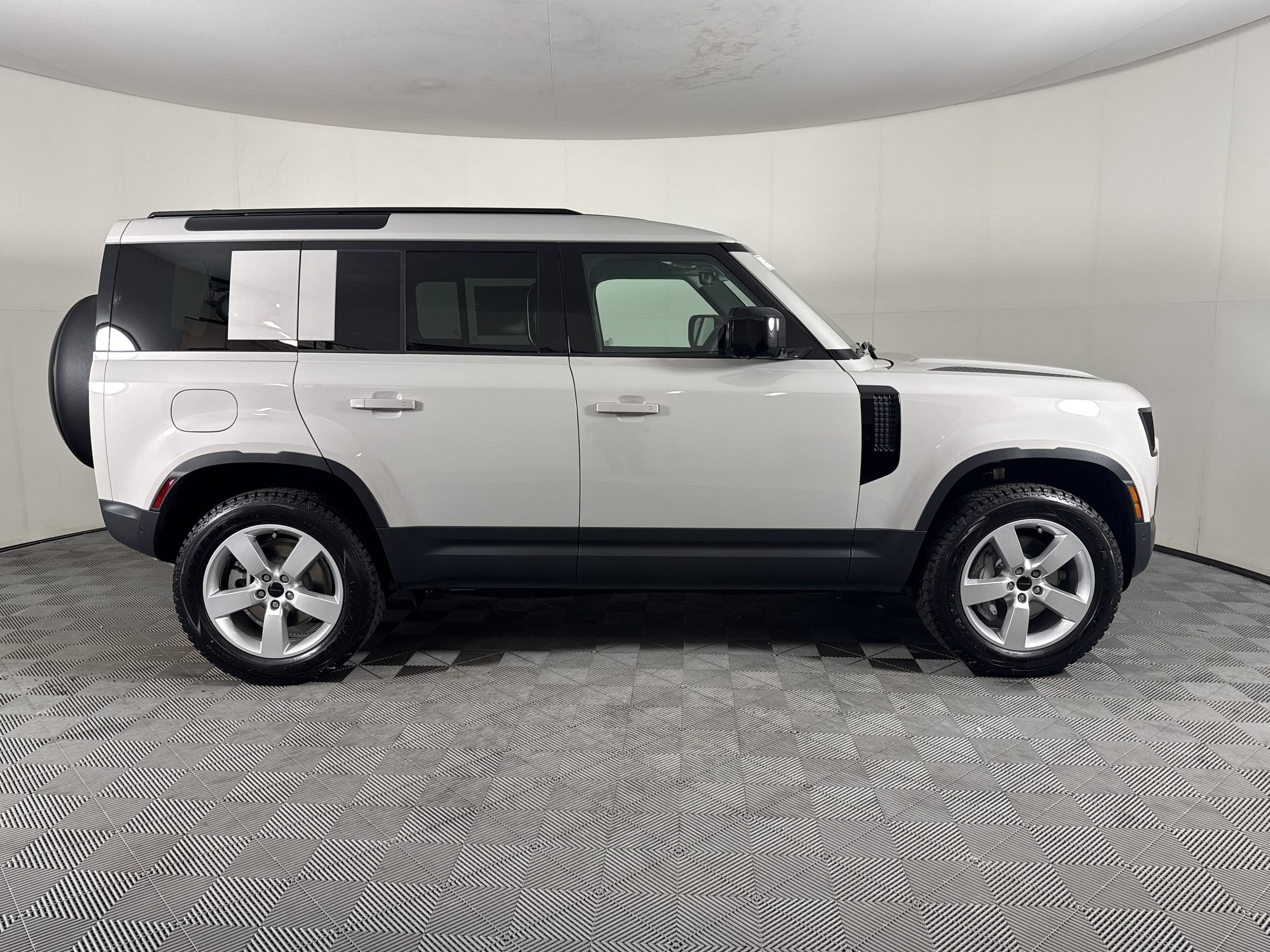 New 2026 Land Rover Defender 110 S AWD/4WD image 8