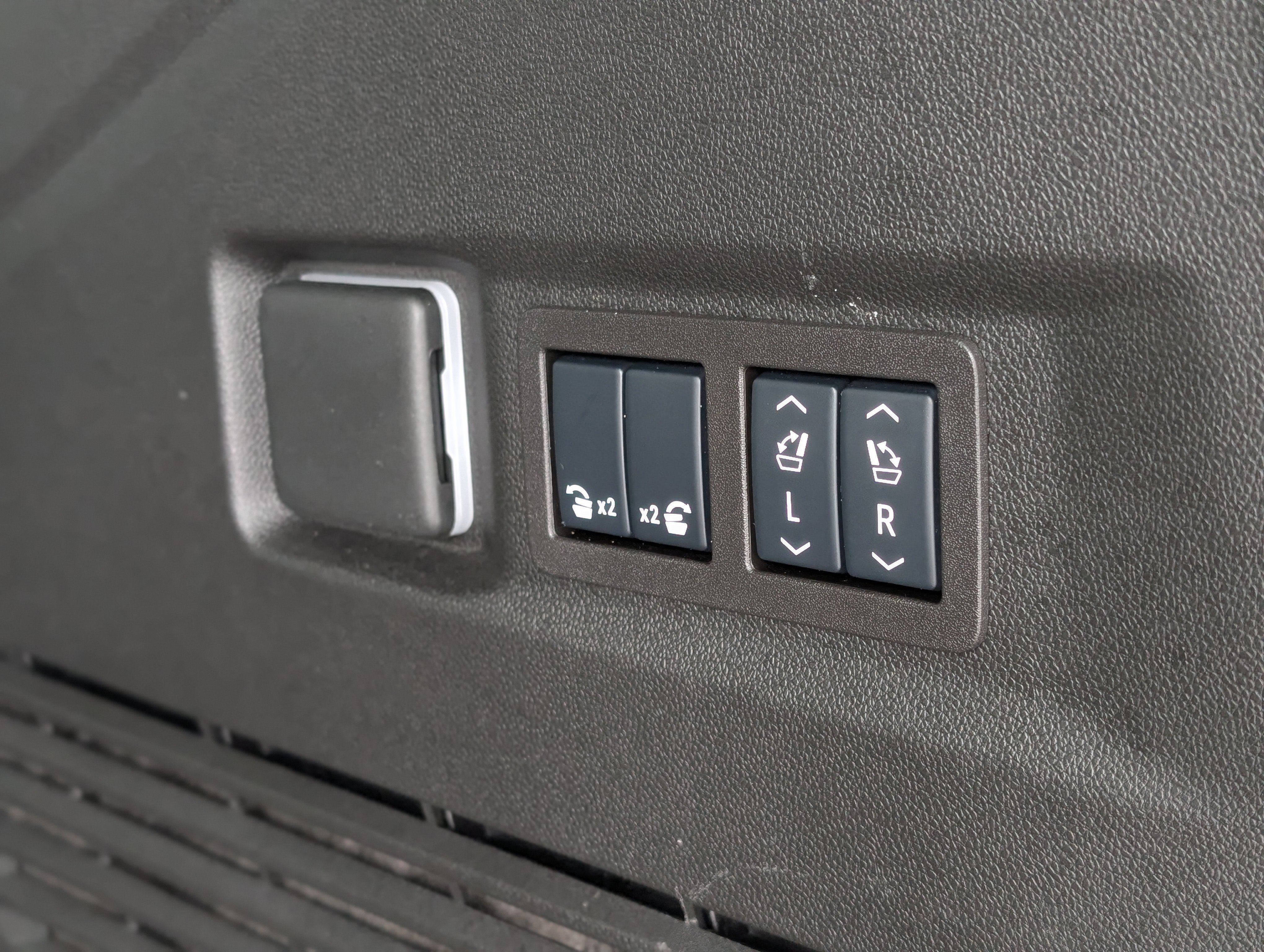 Used 2025 Chevrolet Tahoe High Country image 47