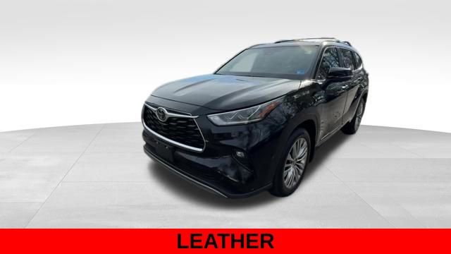 Used 2024 Toyota Highlander Platinum image 12