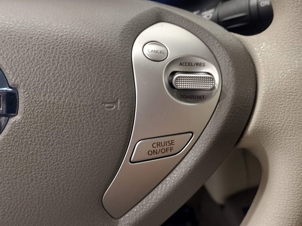Used 2011 Nissan Leaf SL FWD image 26