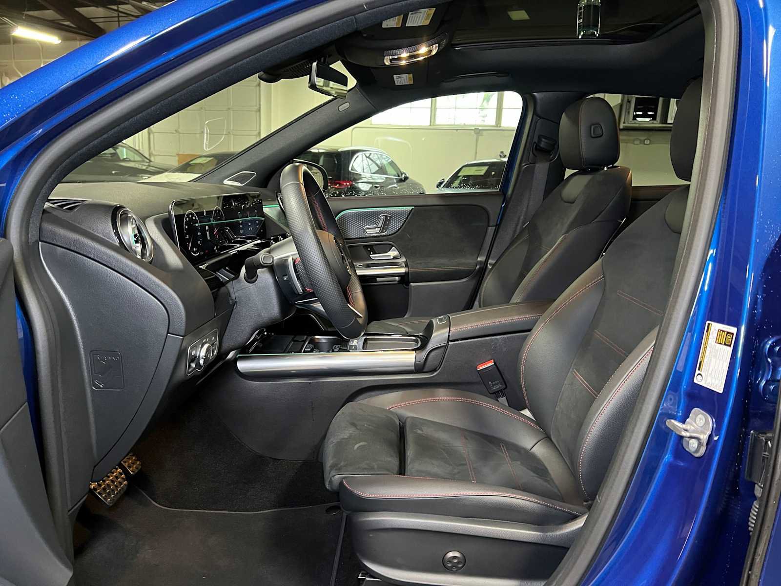 Used 2025 Mercedes-Benz GLA 250 4MATIC image 25