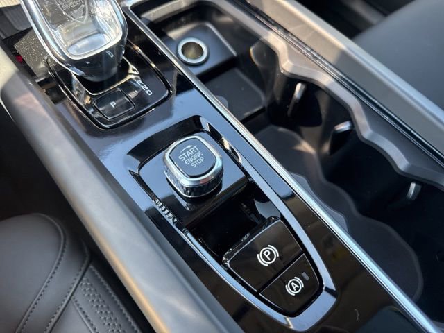New 2026 Volvo XC60 B5 Plus w/ Climate Package image 25