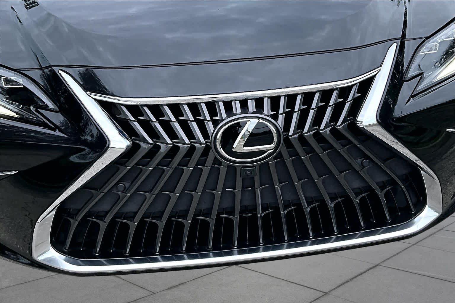 Used 2025 Lexus ES 350 Ultra Luxury w/ Accessory Package (Z2) FWD image 30