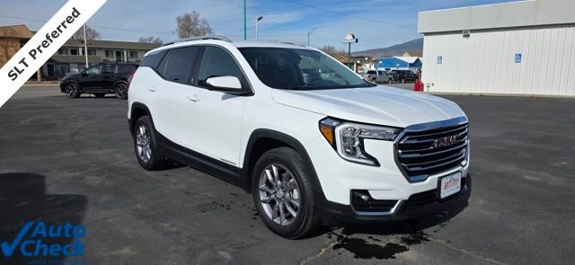 Used 2024 GMC Terrain SLT image 1