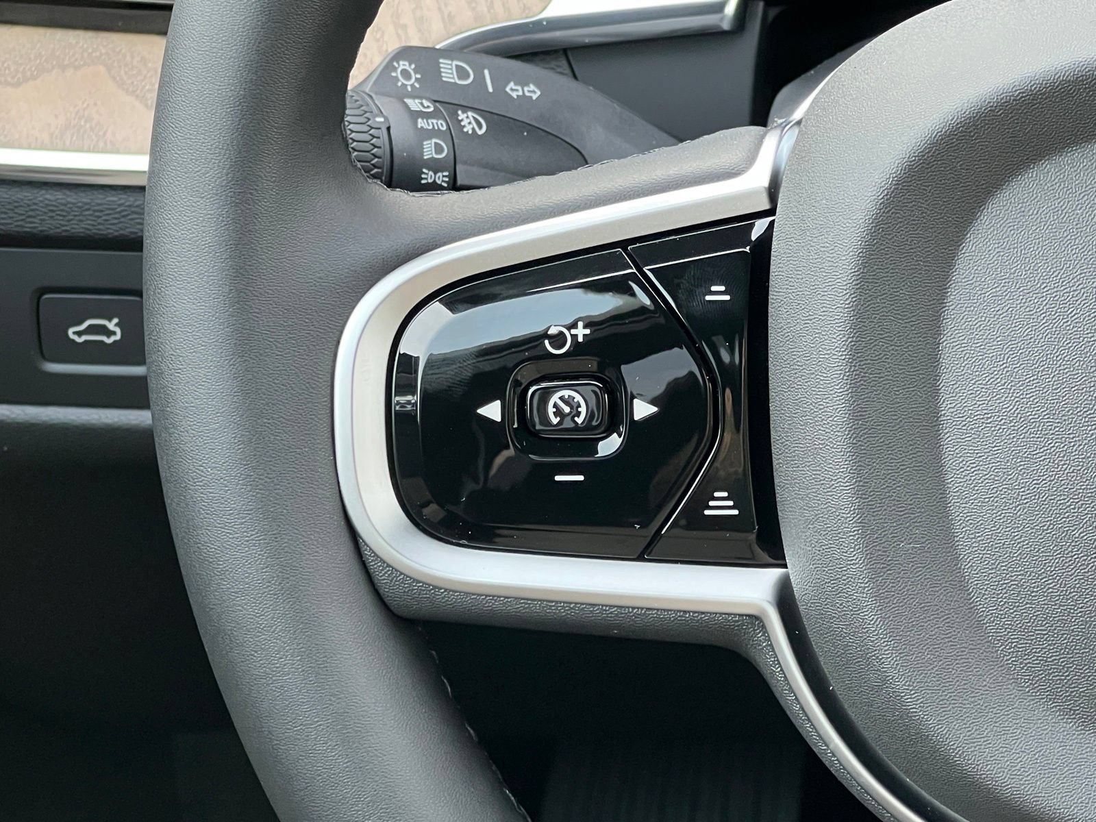 New 2026 Volvo XC60 B5 Plus w/ Protection Package Premier AWD/4WD image 28