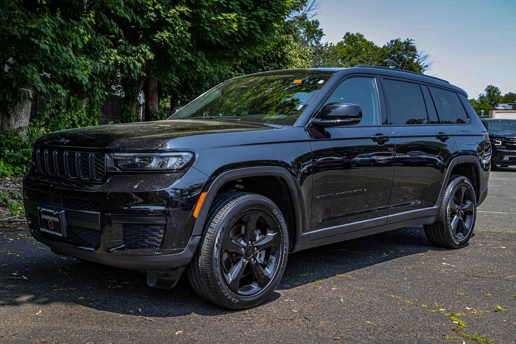 Used 2023 Jeep Grand Cherokee L Laredo image 3