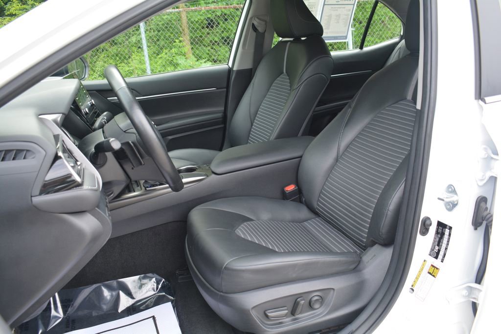 Used 2024 Toyota Camry SE FWD image 9