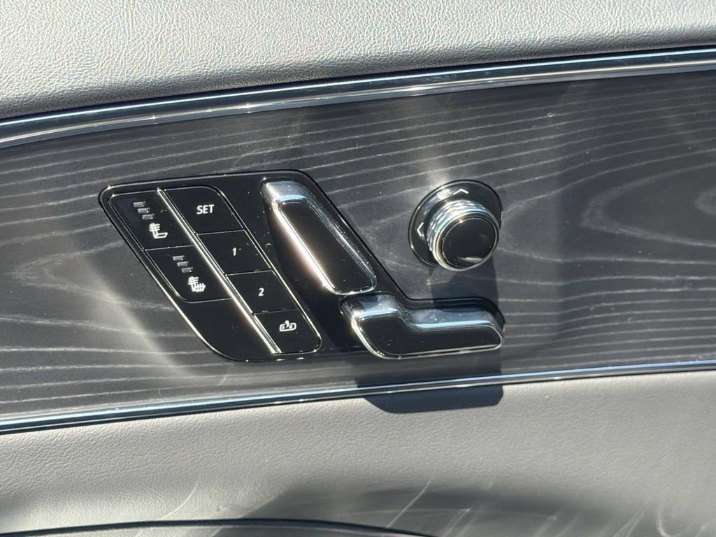 Certified 2024 Cadillac Lyriq Luxury RWD image 21