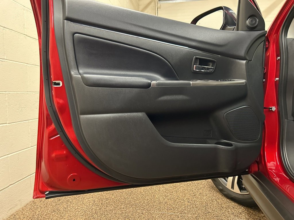 Used 2024 Mitsubishi Outlander Sport SE image 13
