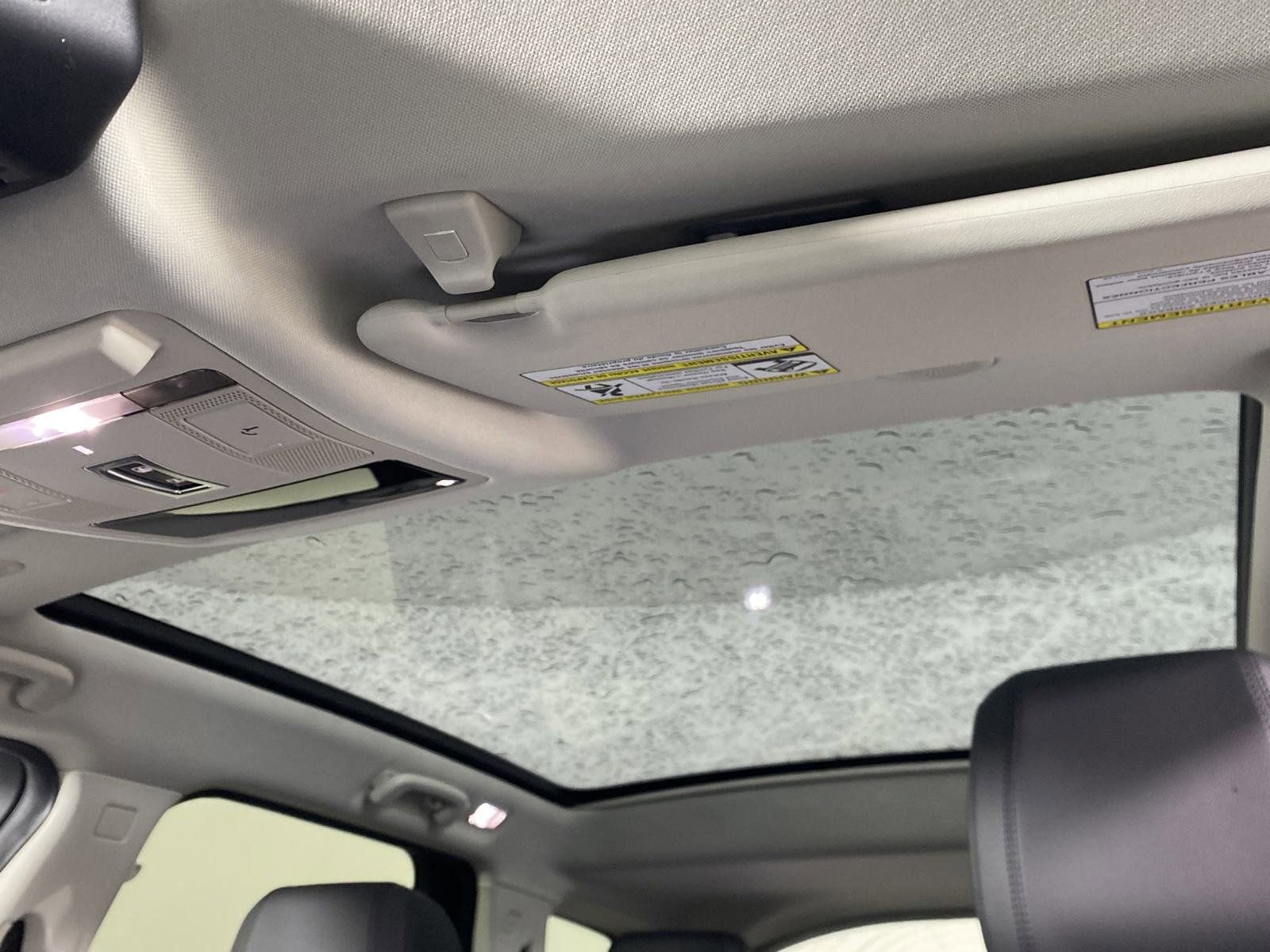 Used 2025 Land Rover Discovery Sport S image 12