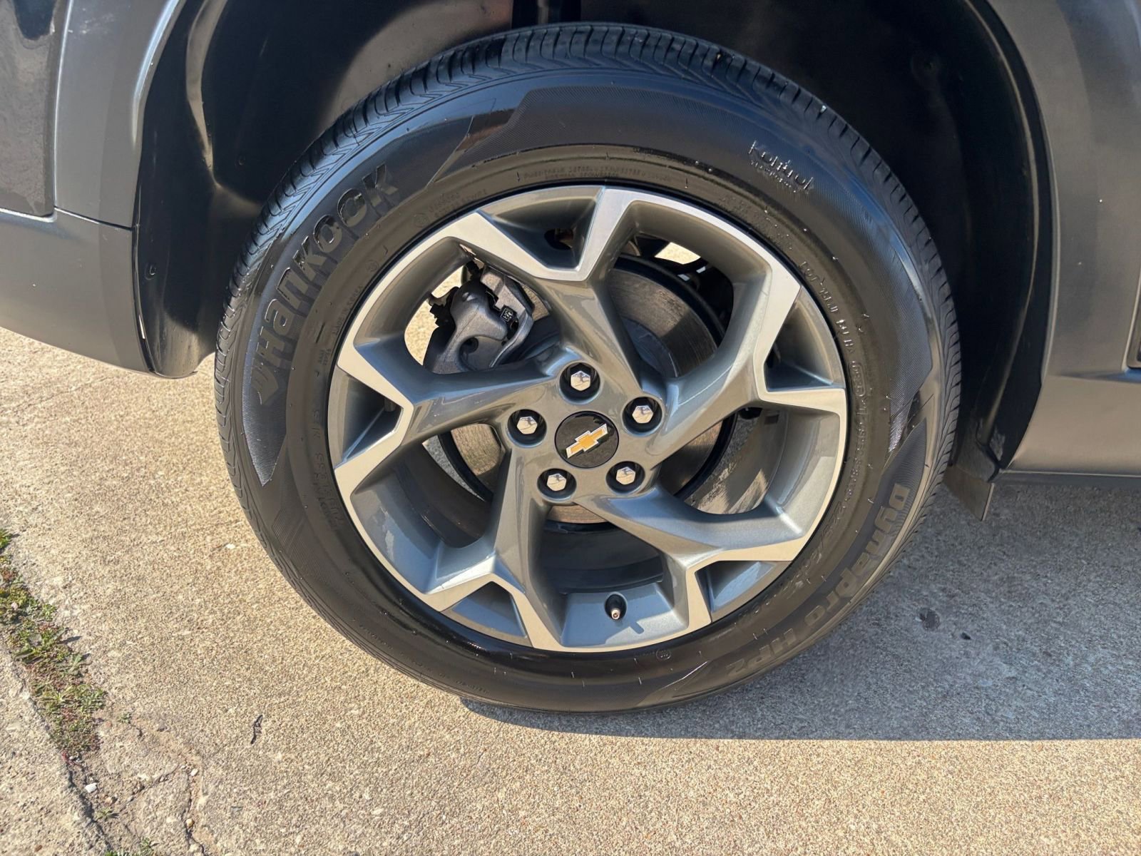 Used 2025 Chevrolet Trax LT FWD image 29