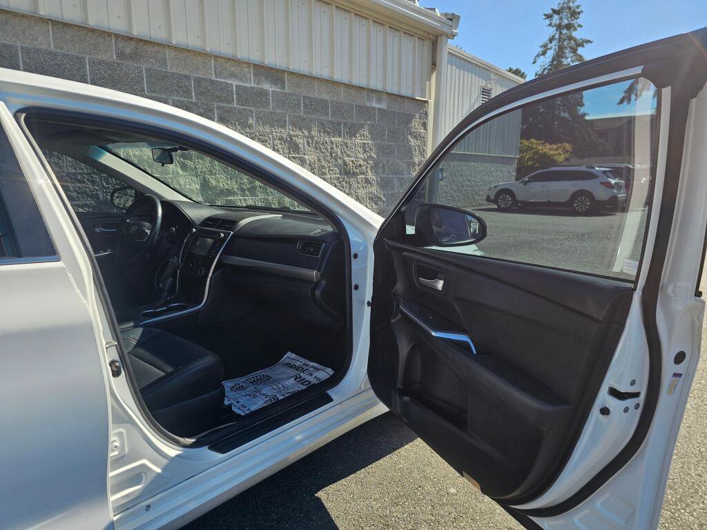 Used 2016 Toyota Camry SE FWD image 12