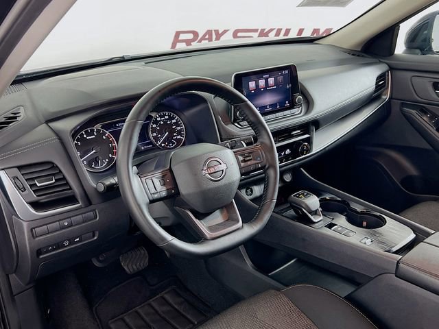 Used 2025 Nissan Rogue SV image 33