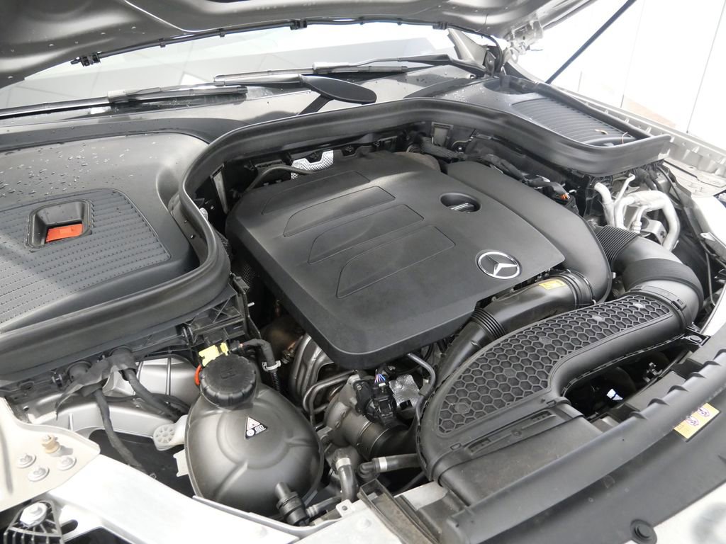 Used 2022 Mercedes-Benz GLC 300 4MATIC image 11