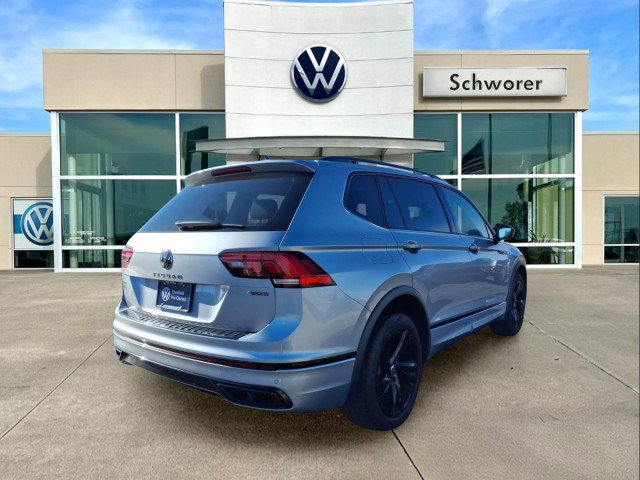 Certified 2023 Volkswagen Tiguan SE R-Line image 4