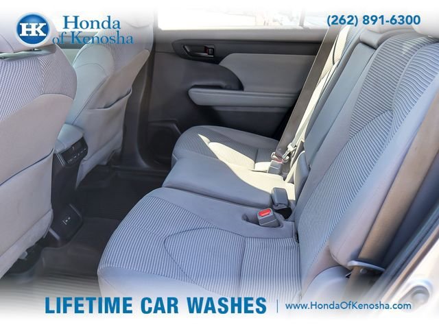 Used 2022 Toyota Highlander LE AWD/4WD image 10