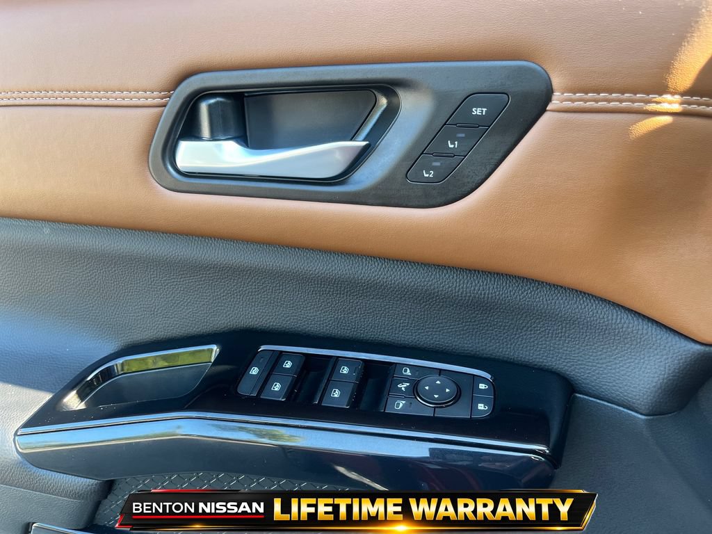 Used 2026 Nissan Pathfinder Platinum AWD/4WD image 14