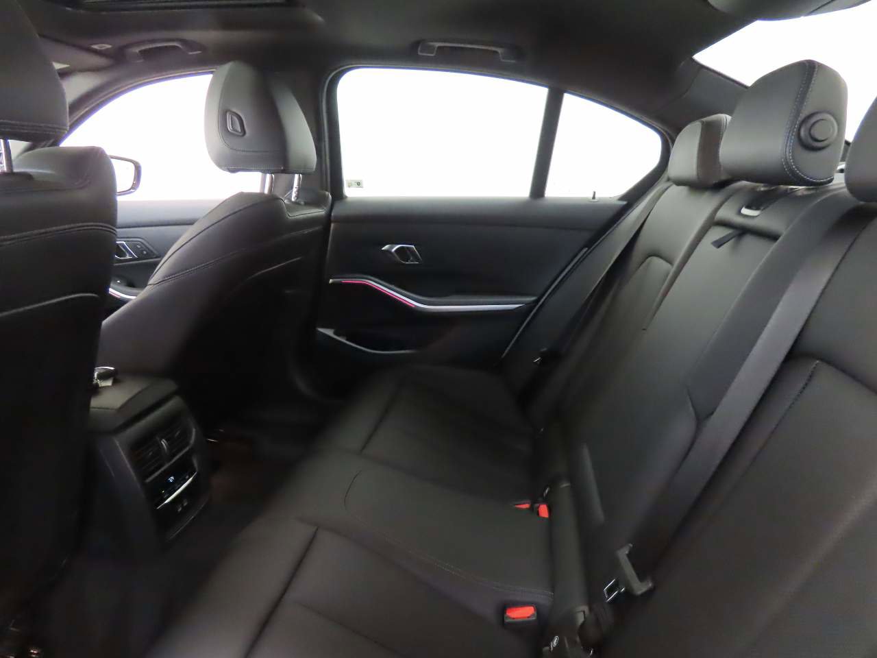 Used 2024 BMW 330i xDrive Sedan AWD/4WD image 18