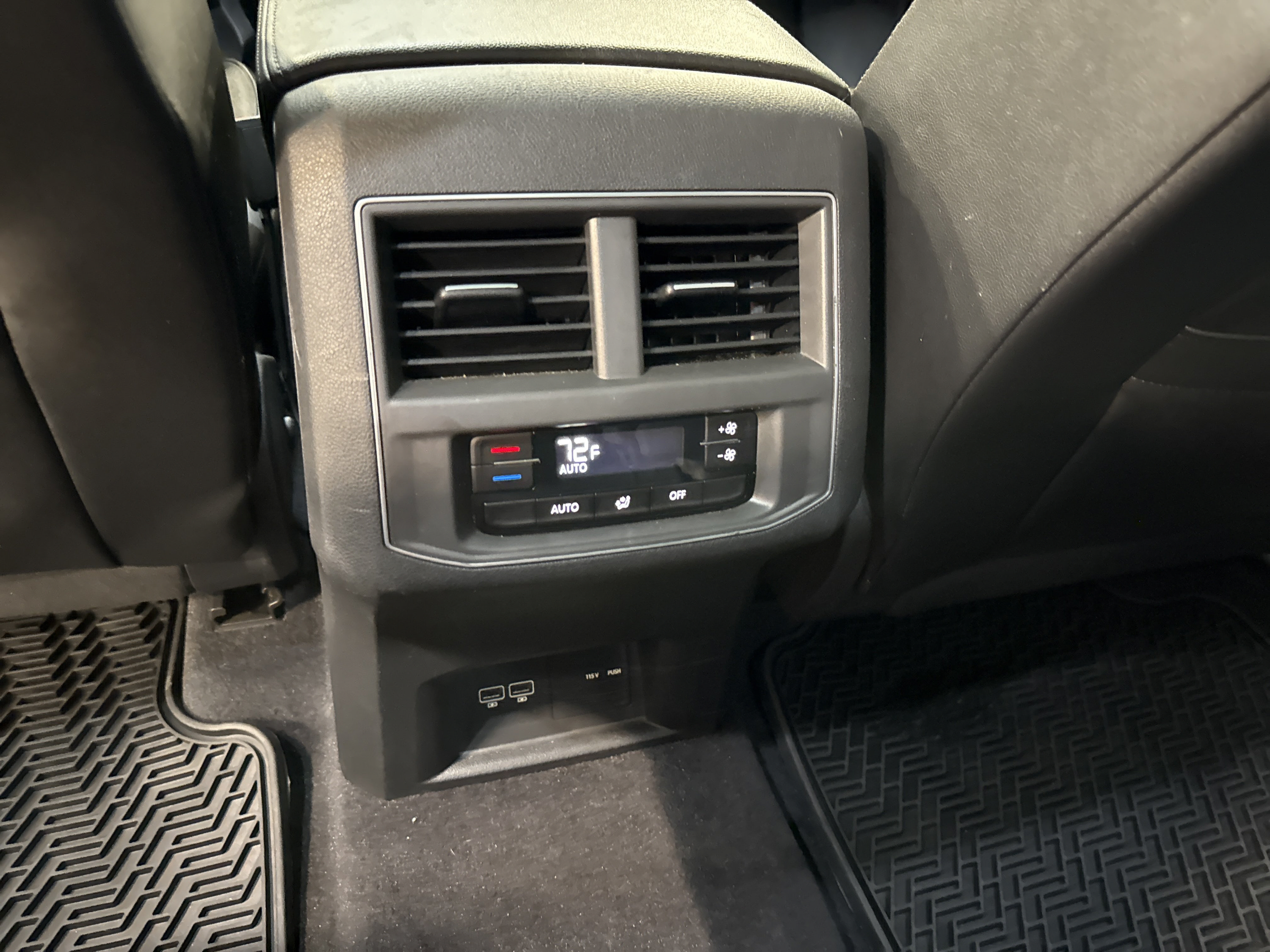 Used 2018 Volkswagen Atlas SEL AWD/4WD image 32