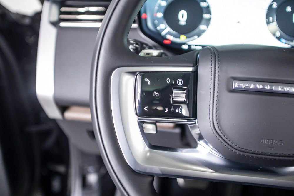 Used 2025 Land Rover Range Rover SE image 36