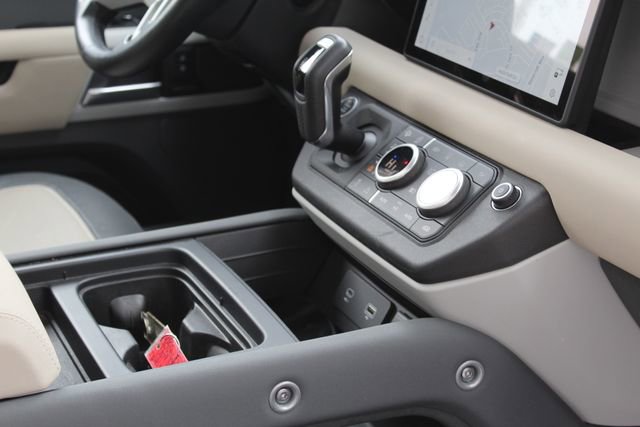 Used 2023 Land Rover Defender 90 X-Dynamic SE image 26