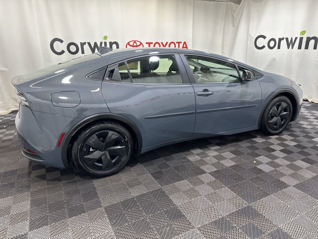 Used 2025 Toyota Prius Plug-In Hybrid image 8