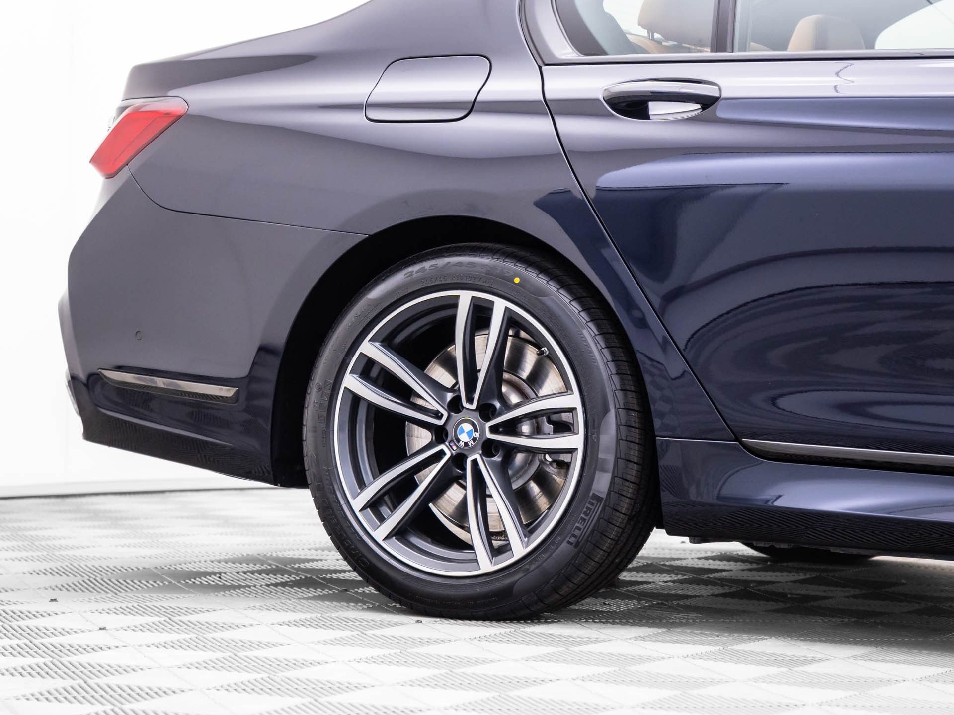 Certified 2022 BMW 750i xDrive w/ Executive Package image 32