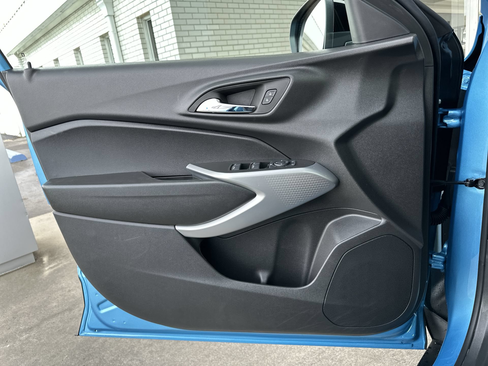Used 2026 Chevrolet Trax RS w/ Sunroof Package FWD image 20