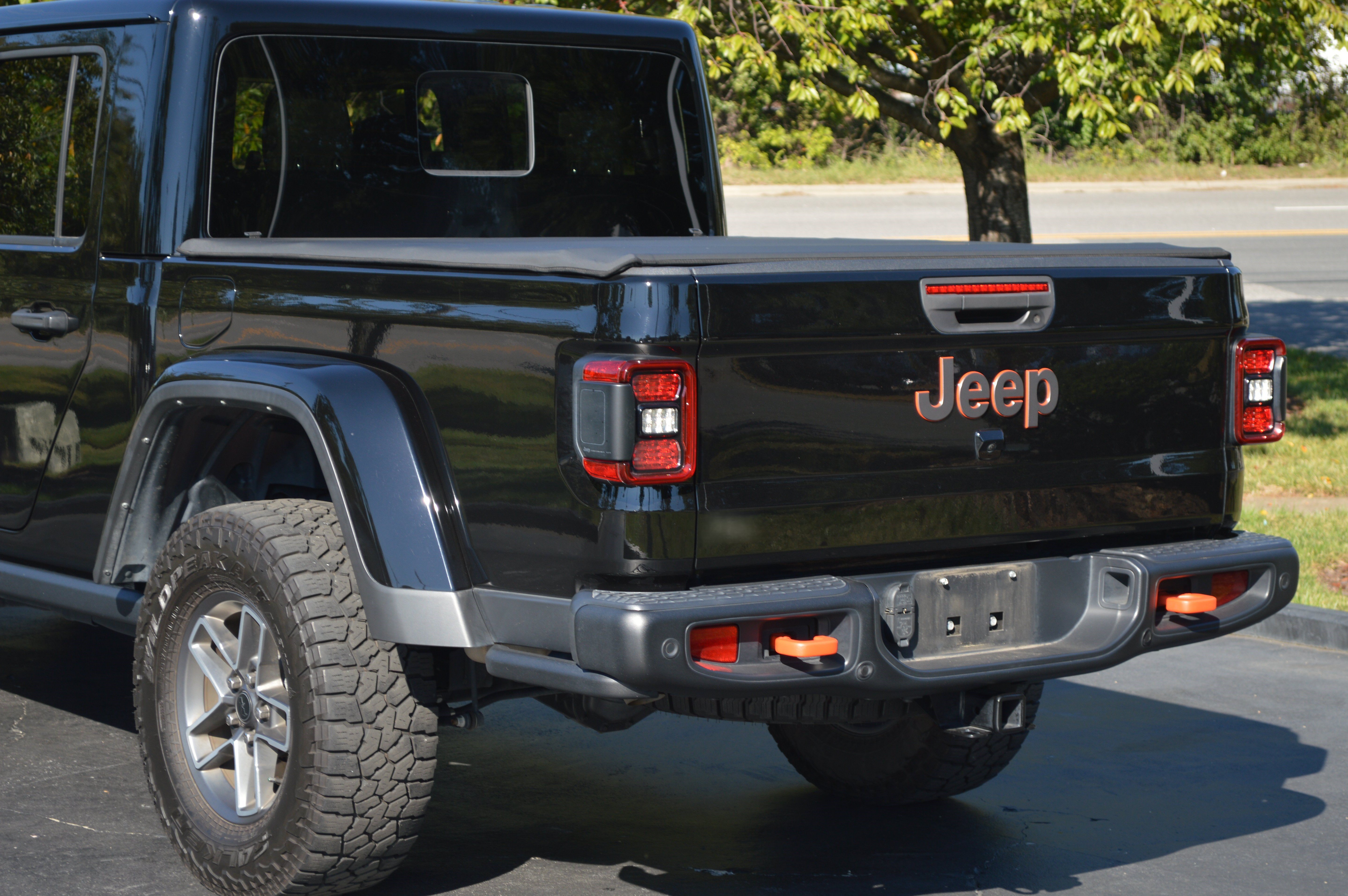Used 2024 Jeep Gladiator Mojave AWD/4WD image 3