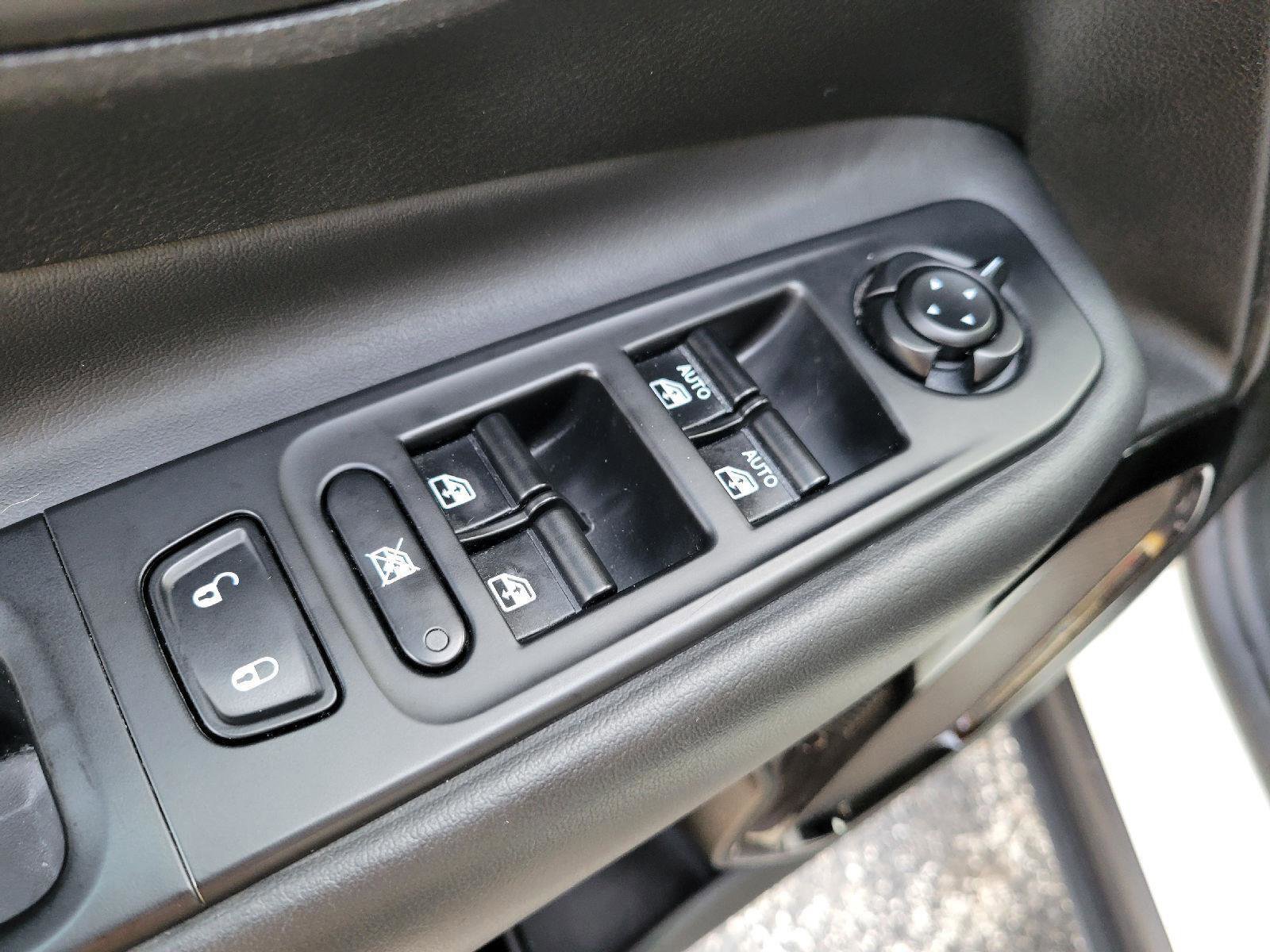 Used 2017 Jeep Renegade Altitude image 7