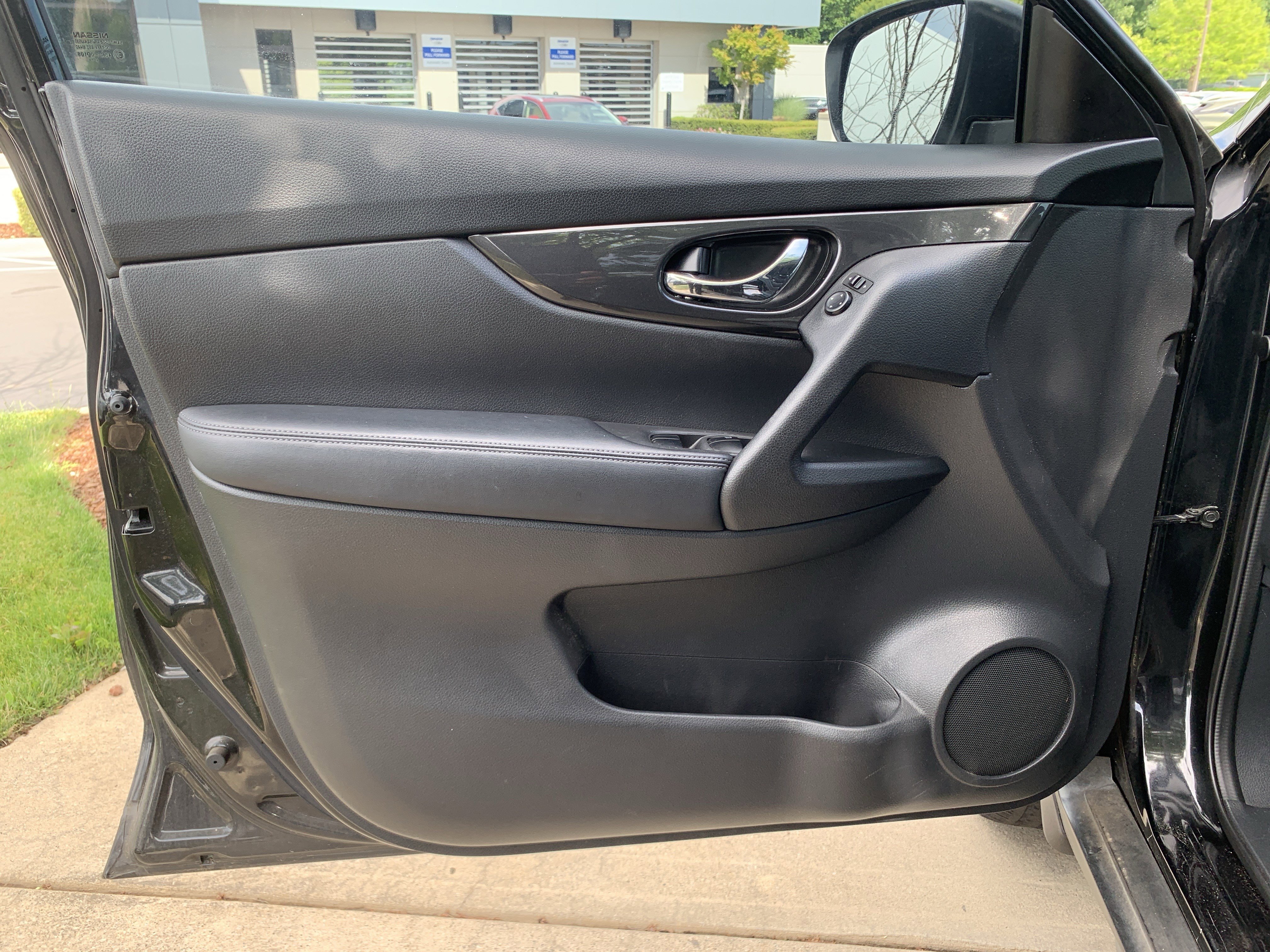Used 2017 Nissan Rogue S FWD image 14