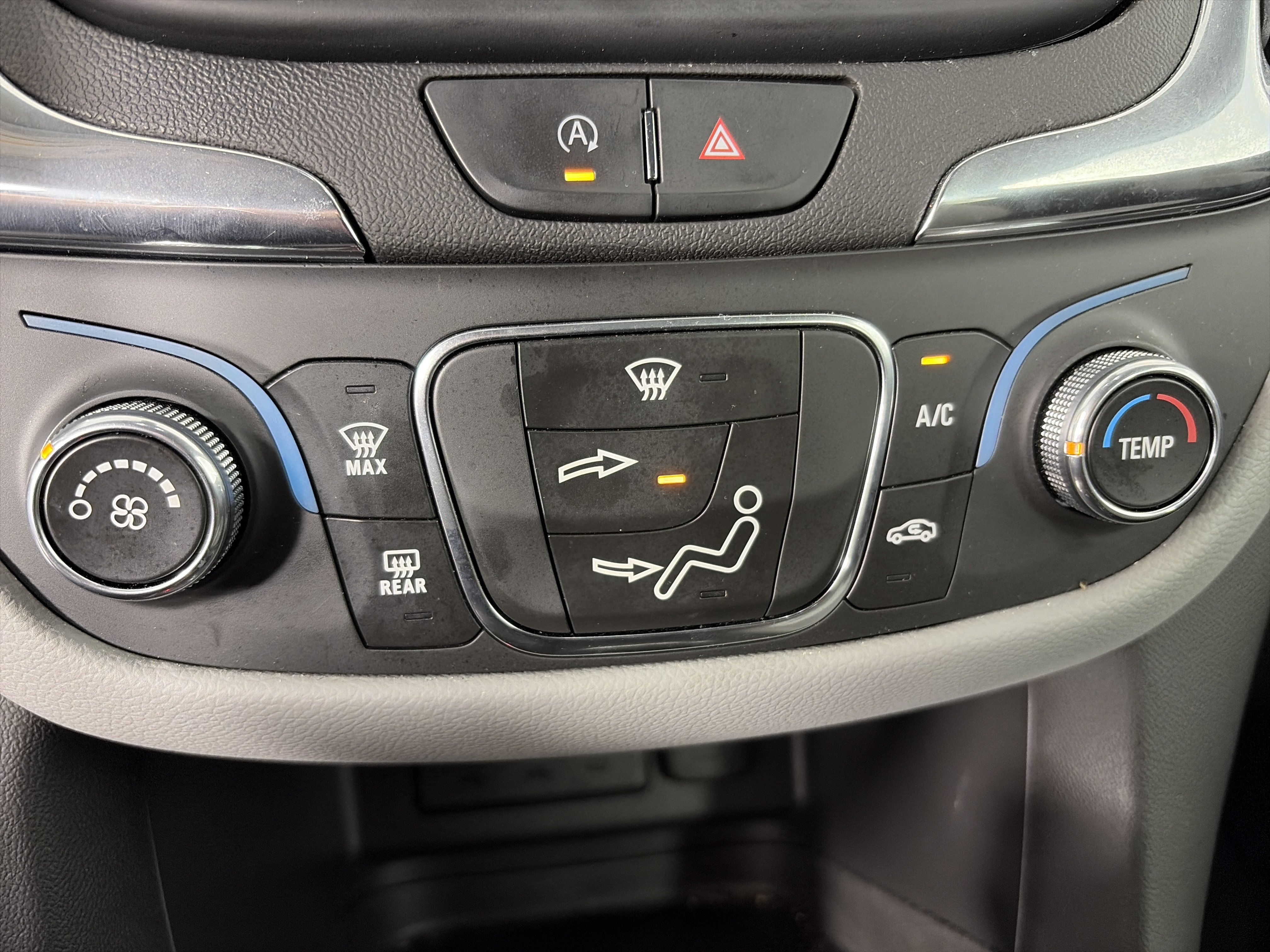 Used 2023 Chevrolet Equinox LS w/ LS Convenience Package FWD image 20