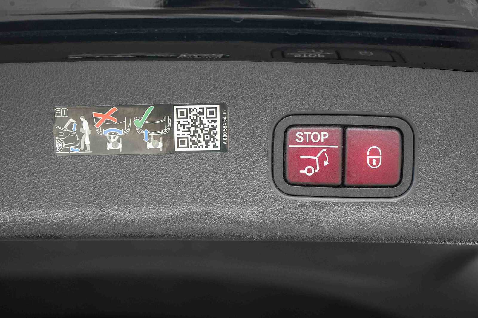 Used 2024 Mercedes-Benz GLC 300 4MATIC image 35