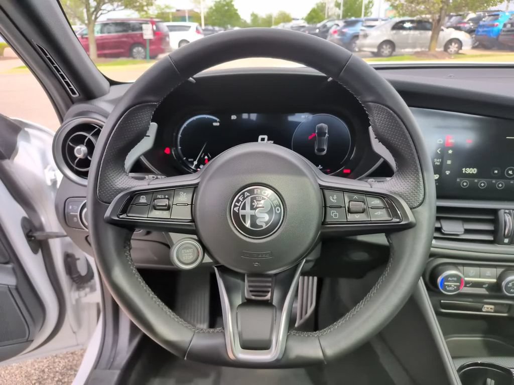 Used 2024 Alfa Romeo Giulia Veloce AWD/4WD image 27