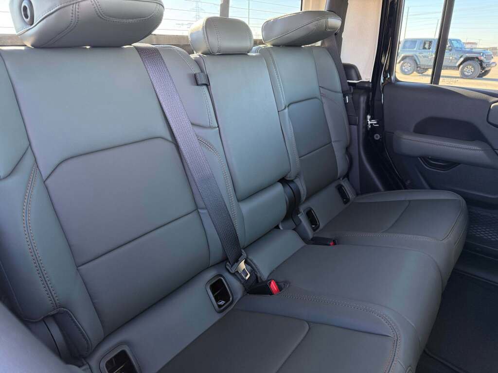 New 2026 Jeep Gladiator Mojave image 21