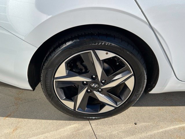 Used 2023 Hyundai Elantra Limited w/ Cargo Package FWD image 15