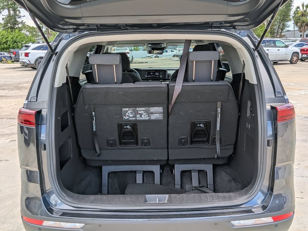 Certified 2024 Kia Carnival LX FWD image 12