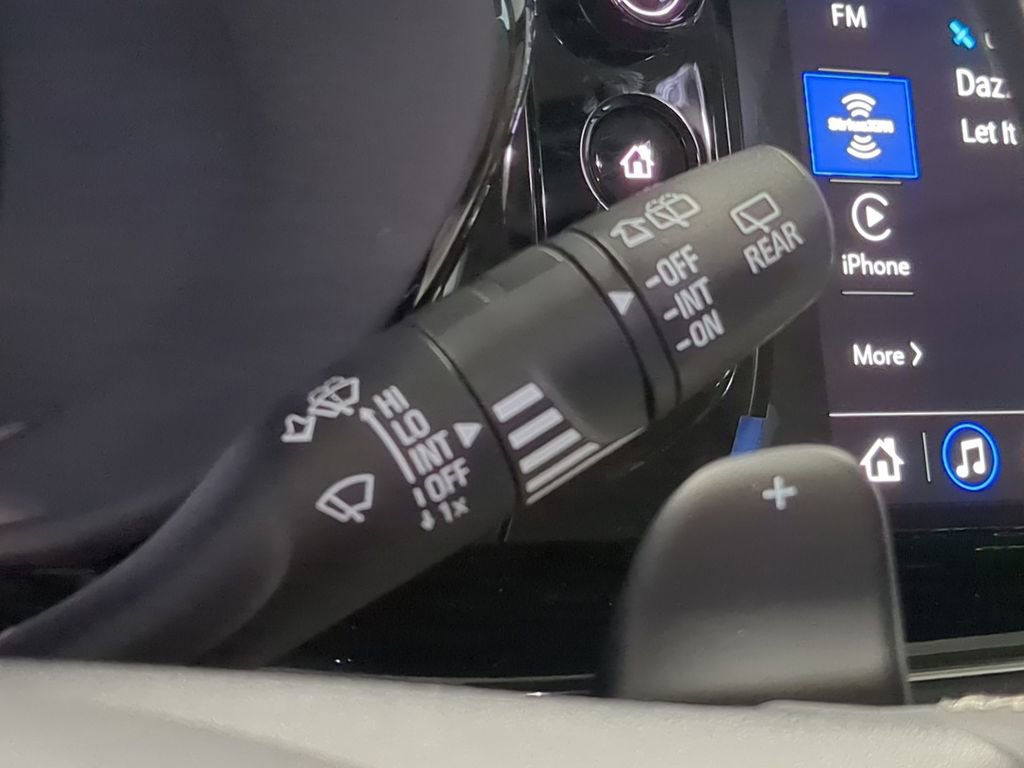 Used 2023 Buick Envision Avenir image 25