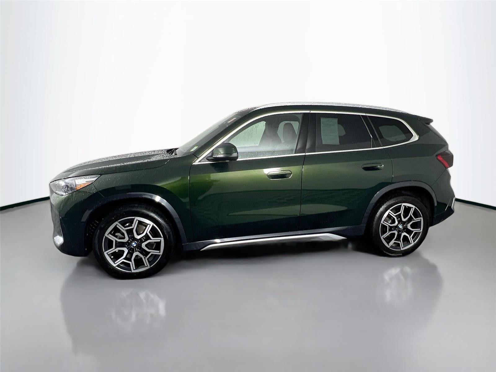 Certified 2025 BMW X1 xDrive28i w/ Convenience Package AWD/4WD image 3