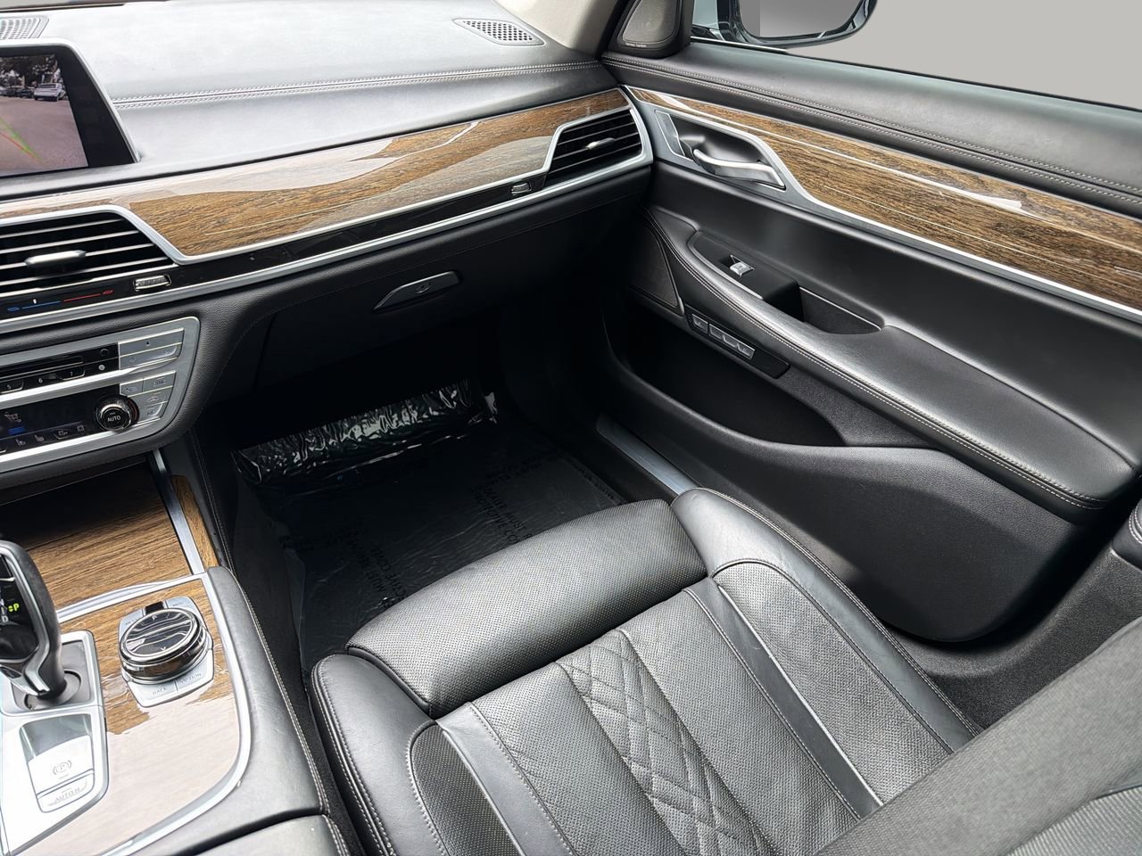 Used 2018 BMW 750i RWD image 15