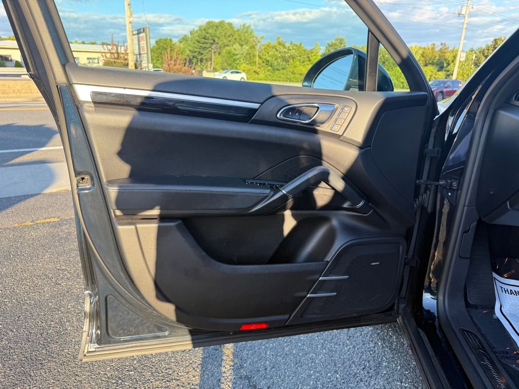 Used 2015 Porsche Cayenne S image 22
