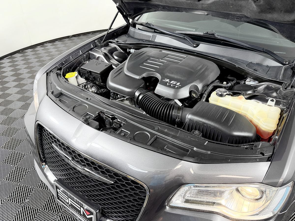 Used 2017 Chrysler 300 S RWD image 17