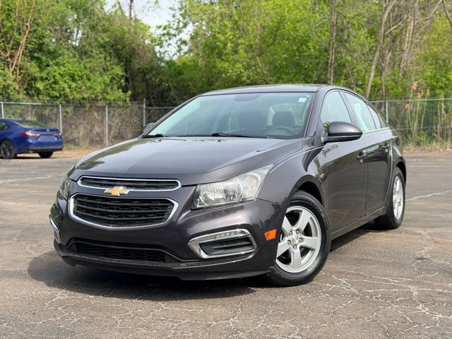 Used 2016 Chevrolet Cruze LT FWD image 2