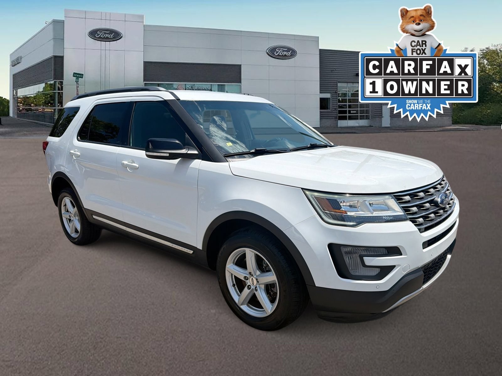 Used 2017 Ford Explorer XLT w/ Equipment Group 202A AWD/4WD image 2