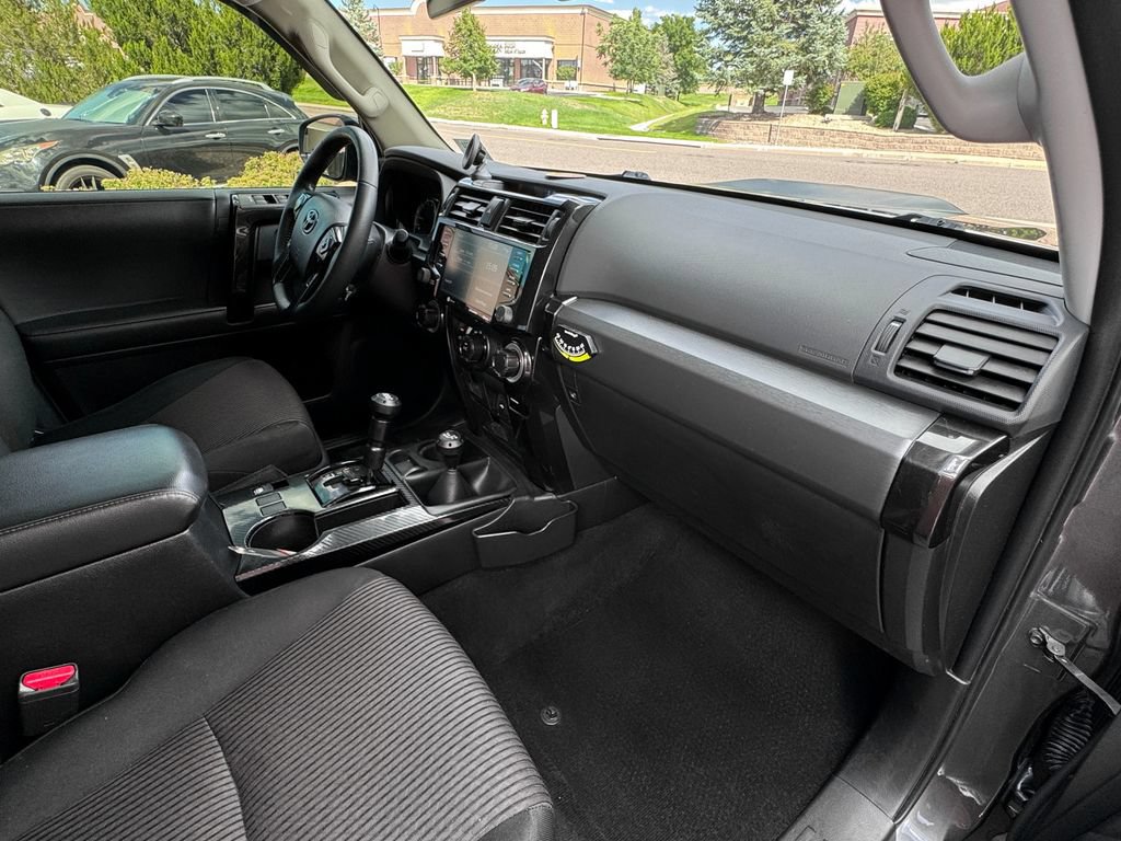 Used 2022 Toyota 4Runner TRD Off-Road AWD/4WD image 36