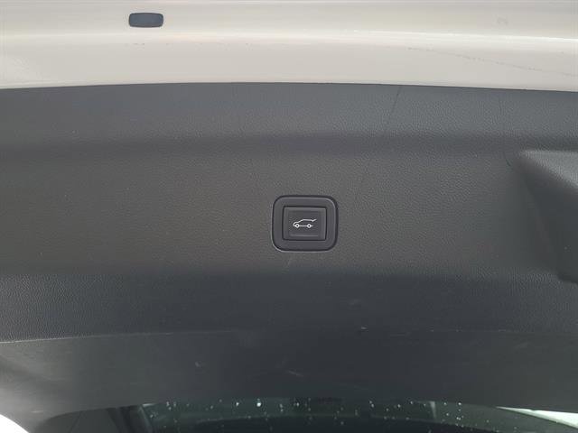 Certified 2022 Cadillac Escalade Sport Platinum w/ LPO, ONYX Package image 13