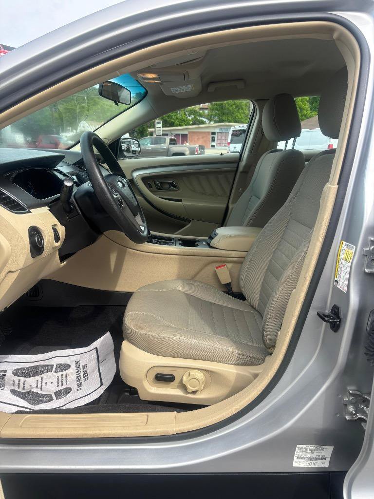 Used 2018 Ford Taurus SE FWD image 10