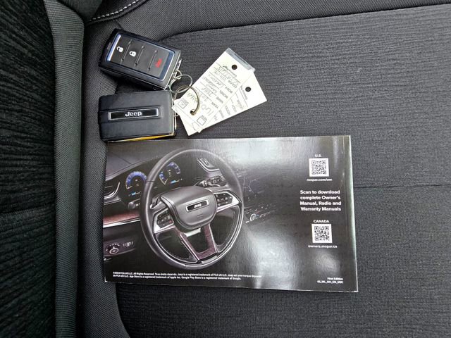 Certified 2025 Jeep Grand Cherokee Laredo X image 33