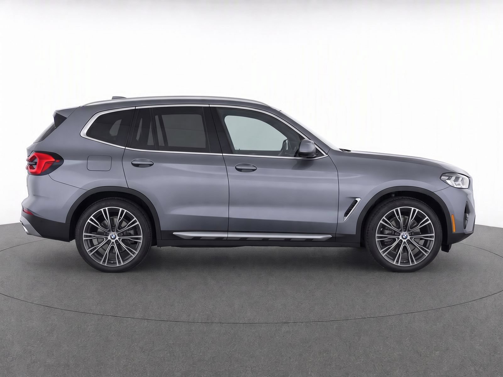 Used 2024 BMW X3 sDrive30i w/ Convenience Package RWD image 4