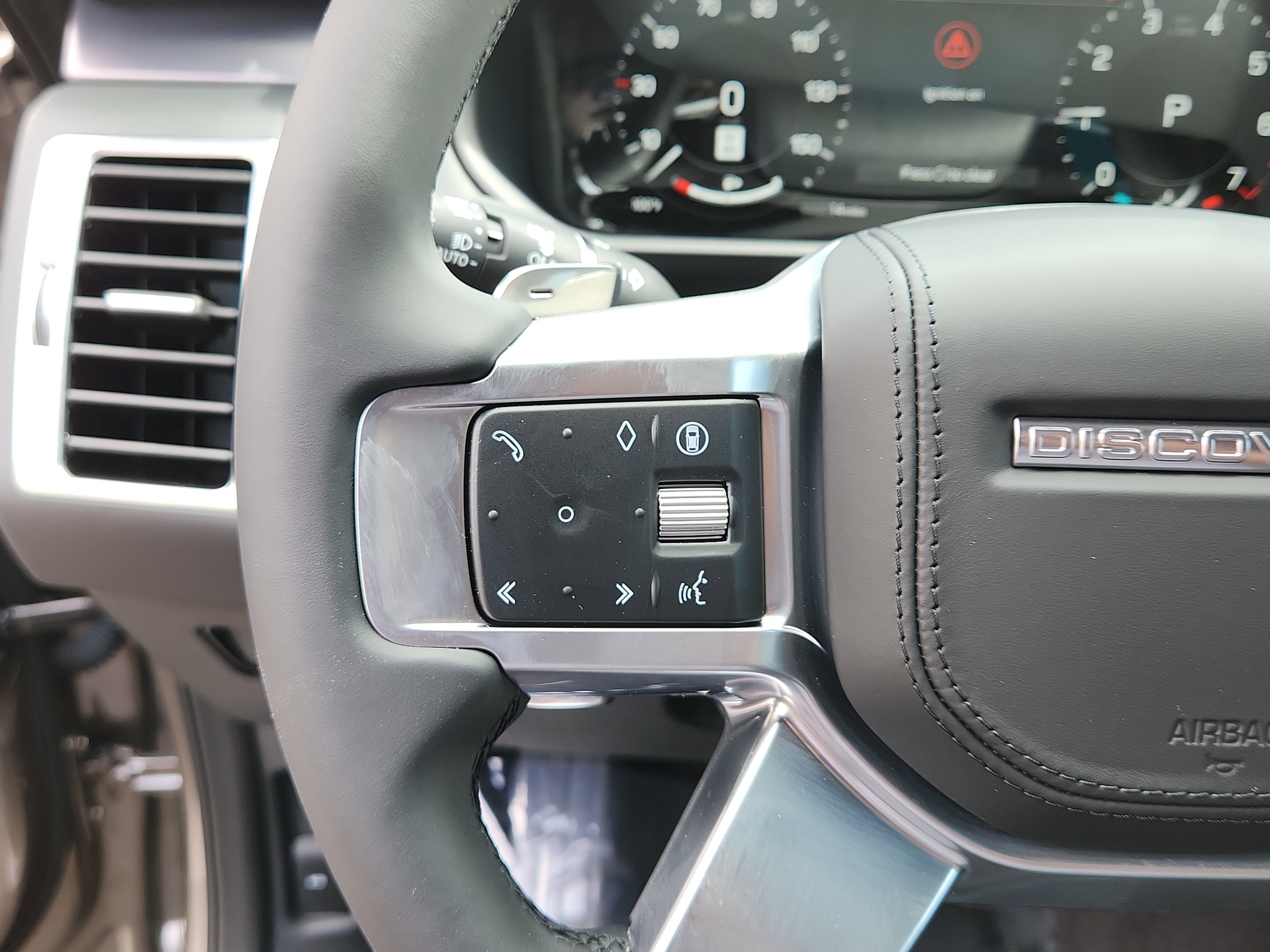 New 2025 Land Rover Discovery Metropolitan Edition image 23
